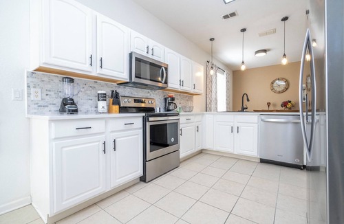 Windsor Hills House | Your Dream Family Vacation Home – 5BR, 5BA & Sun-Filled South-Facing Pool!