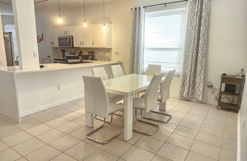 Windsor Hills House | Your Dream Family Vacation Home – 5BR, 5BA & Sun-Filled South-Facing Pool!