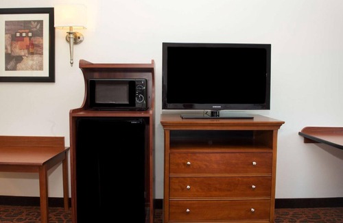 Strabane Hotel | Your Home Base for Exploring Washington with Free Breakfast and Parking