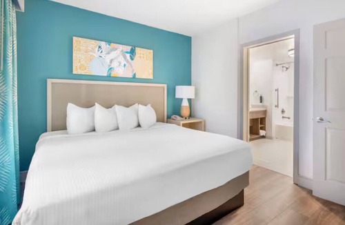 West Kissimmee Hotel | Your Next Favorite Vacation Spot Is Ready to Welcome You! Outdoor Pool, Kitchen!
