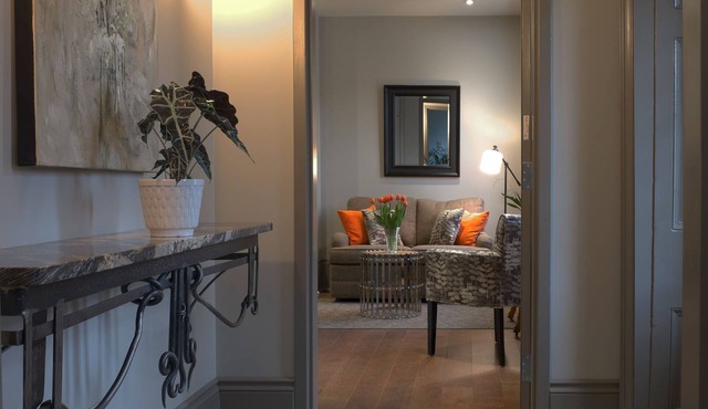 1 Bedroom Apartment in Beautifully Renovated Heritage Home