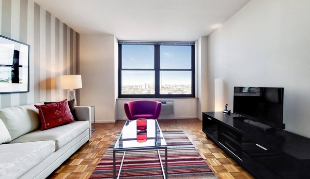 1 Bedroom Near Grove Street PATH Train to NYC
