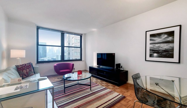 1 Bedroom steps from Grove St PATH Train to NYC