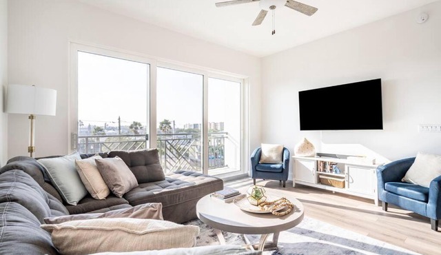 10 Star Luxury Beach Condo-Anchor Oasis