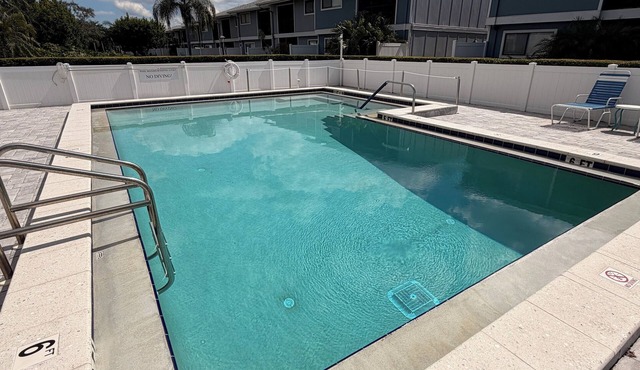 2-bedroom/2bath apartment in delightful Bradenton with AC, Pool, fitness room