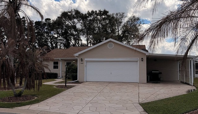 2-bedroom house in the villages with golf course view and included golf cart!