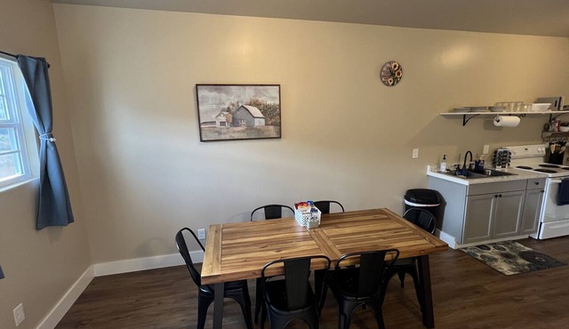 2 BR,1BA Spacious Mountain View Suite near Cherokee National Forest, Ocoee River
