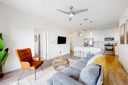 2 Mi to UF Campus! Dog-Friendly Condo w/Pool