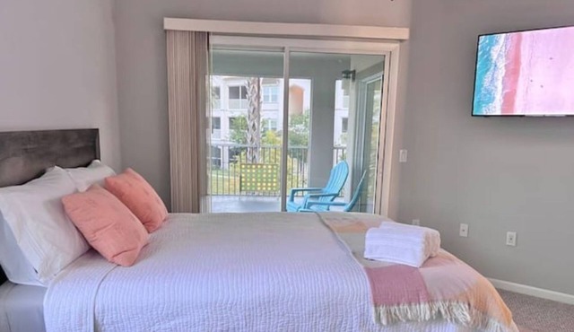 2BD Apt+Lake/FountainView+Balcony, Resort Style Pool, Wi-Fi, Desk, Gym, Kitchen