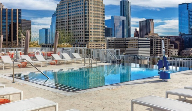 2BD/Austin - Full Kitchen, W/D, Balcony, Fire Pit!