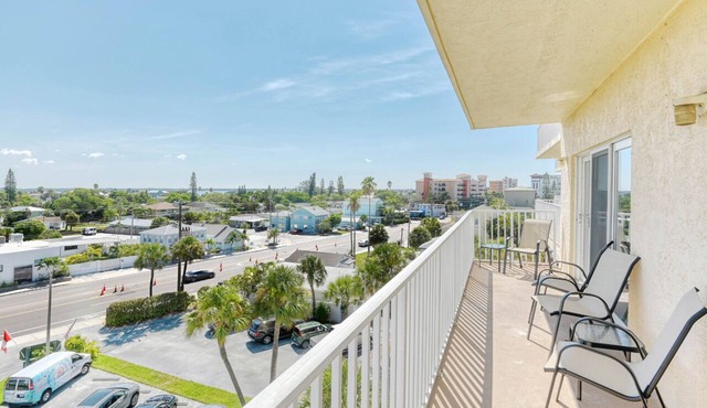 2BR Condo - Paradise Found Beach Front Complex! Miles of walkable Beach