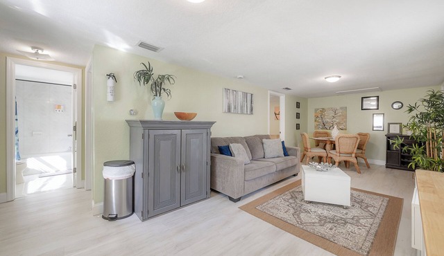 2BR Cottage In Heart of Tampa's Trendy Urban Core