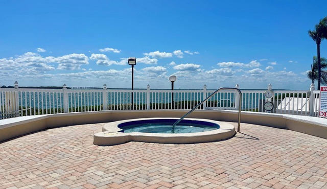 2BR Sunset Views on Beautiful Isla Del Sol 5 minutes from Beaches