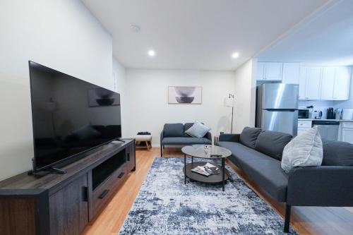 2BR w private patio in Ironbound NYC, EWR, MetLife