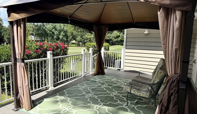 3-bdrm directly on Golf course. Beach, casino golf shopping relax large home.