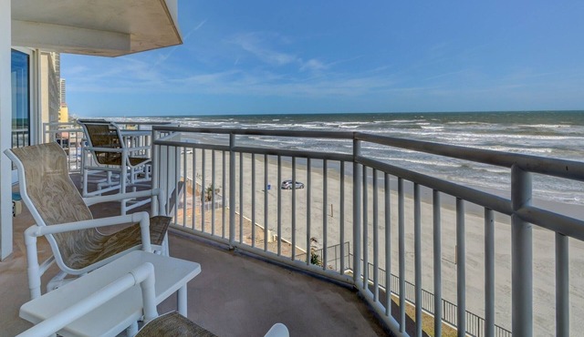 3-Bedroom Condo in Lovely Daytona Beach Shores with Amazing Views!