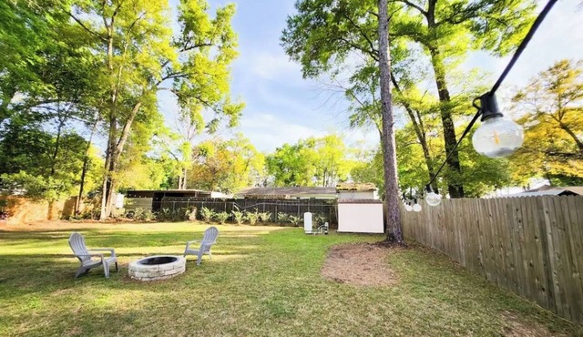 3-bedroom house in charming Ocala with AC, WiFi. Located in the heart of Ocala