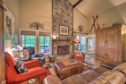 3 Mi to Beech Mtn Resort: Gem w/Views & Fireplace
