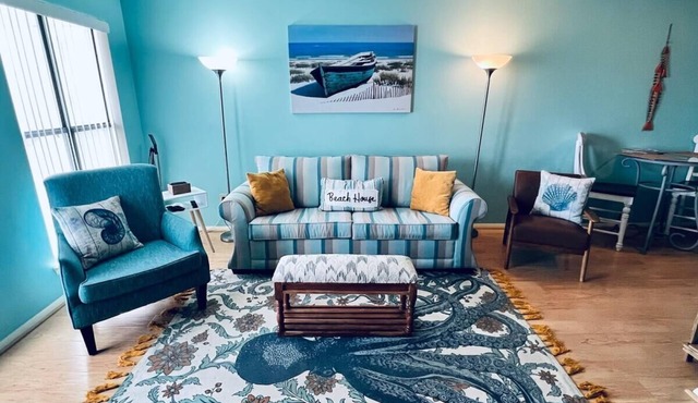 30 SECOND WALK TO BEACH - Gulf View from front door! Snowbirds are welcome!