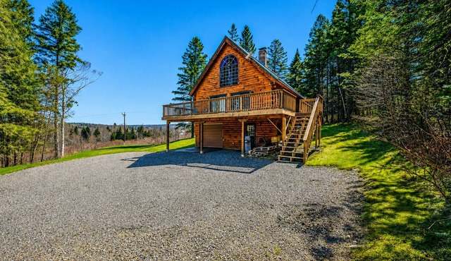 🐾33 Loop Rd Log Cabin w/Shared Rangeley Lake Access, Snowmobile/ATV Access, 15 min to Saddleback in Rangeley