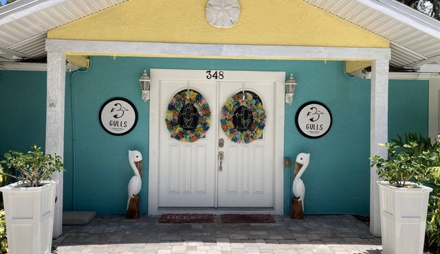 3Gulls Inn Ozona5-Boutique Hotel-SwimSpa-King Studio-Full Kitchen-Pets Stay Free