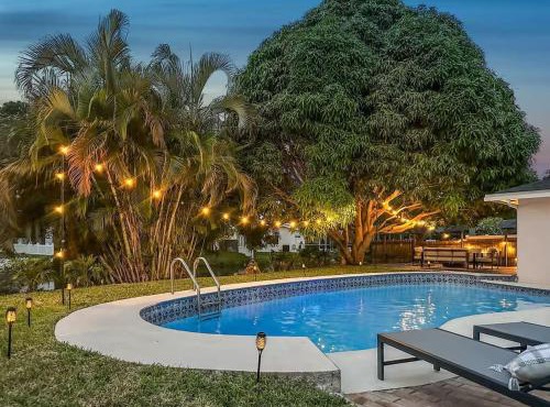 4 Bed Private Home with Pool, 7 Min to Beach and Golf