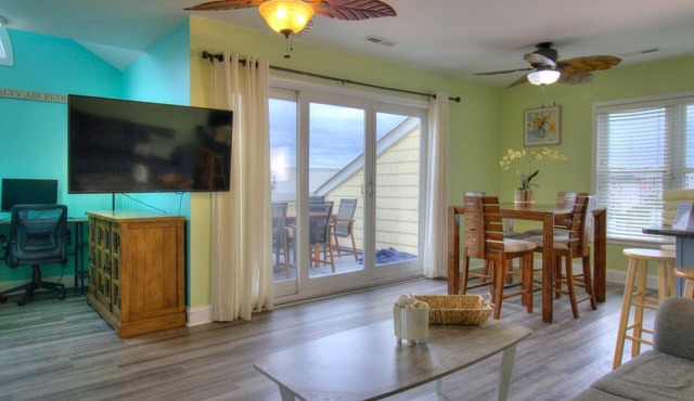 4-BR Condo Steps from North Myrtle Beach