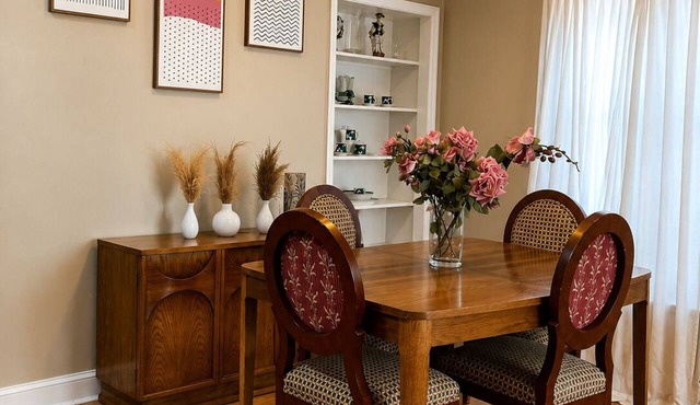 4-Br home in charming East Orange. Wifi, A/C. Close to major venues and airports