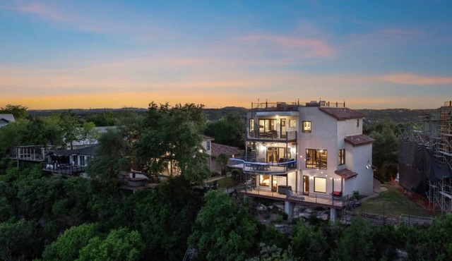 4 BR Water Front Rustic Luxurious Villa Retreat
