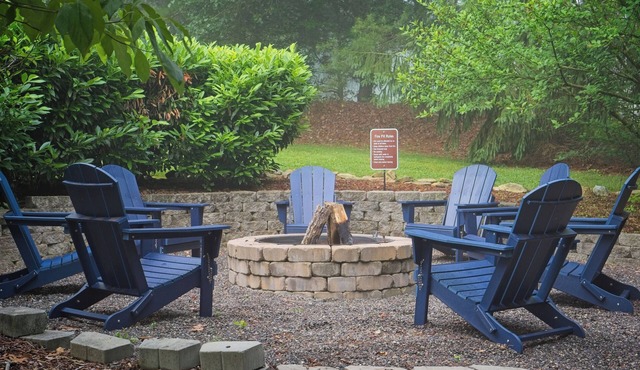 4 Cottages · 4 Hot Tubs · Fire Pit · Nr Biltmore