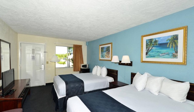 4 Relaxing Rooms for Guests Traveling with Dogs + Easy Access to Local Dining
