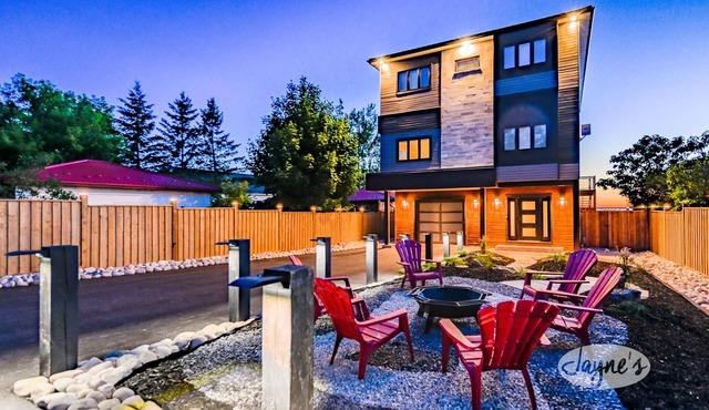 4bed 5bath brand new beach house in Tiny! West Exposure! Sunsets! Hot tub!