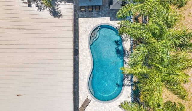 4BR Heated Pool, Putting Green & Outdoor Bar | Near Mayo Clinic Jacksonville | Sleeps 10 SMV
