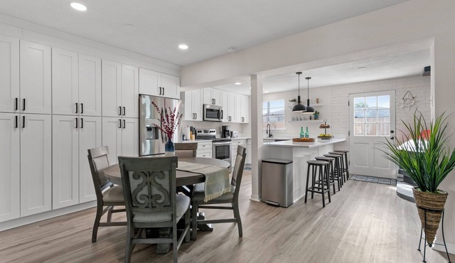 5 minutes from the BEACH, steps from inground POOL