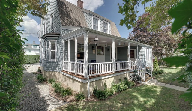 6-bedroom home with 12 beach badges 2 blocks to beach with private studio apt