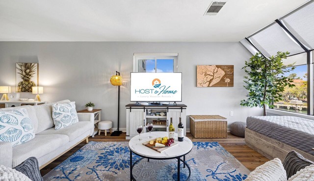 7112 Harbourside 1 @ Shelter Cove | Gorgeous Marina Views | Spacious Balcony | Community Pool