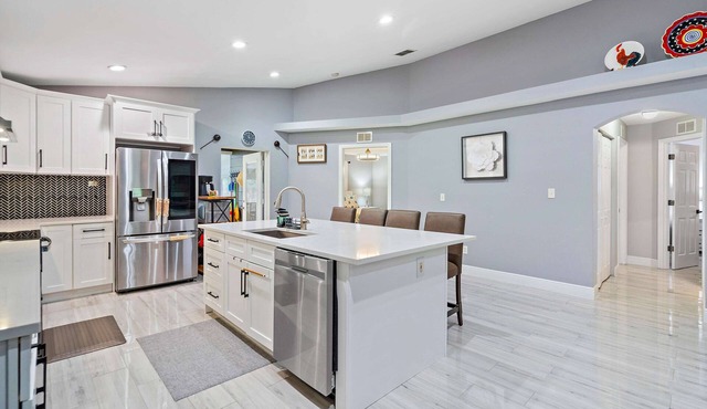 76th Av Pinellas Park Centralized & Spacious House
