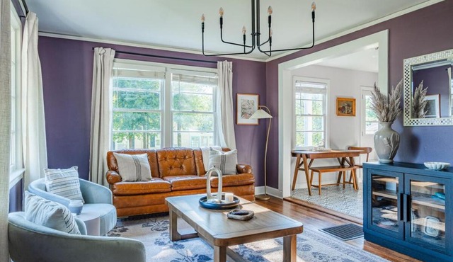 8 Minutes to Downtown Greenville, King Bed, Pet Friendly, Fenced Yard