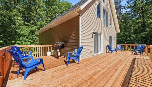 A-Frame cottage 1 min from Beach | BBQ & Firepit