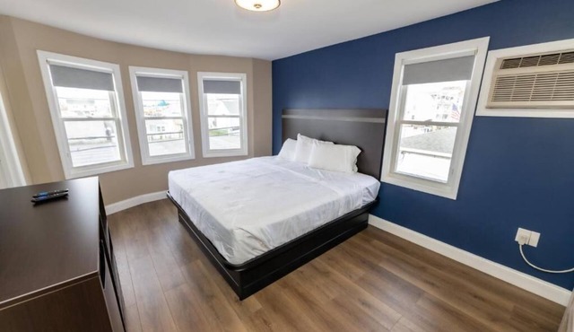 Adjoining Room 1 - Spacious Two-Bedroom Suite Near Seaside Heights Beach, Sleeps 10 with Free WiFi and AC Comfort
