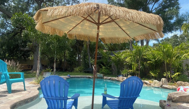 Amazing Private Tropical Pool, Fire Pit, 3 mins to Crystal Beach.