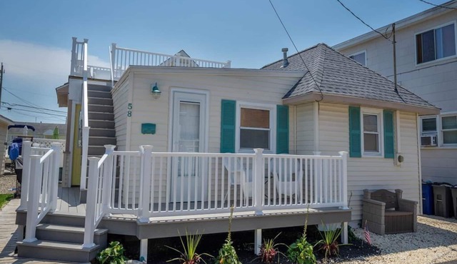 Beach Cottage with Roof Deck