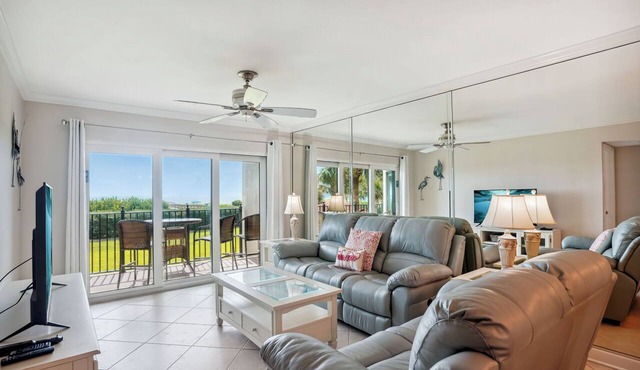 Beach Front Balcony -Updated Interior - Pool, Hot Tub, and More! Land's End 7-20