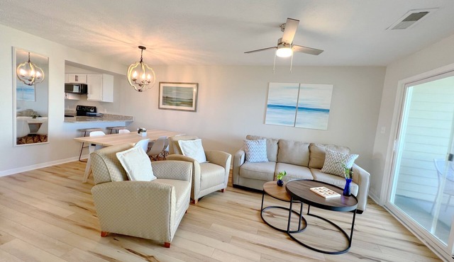 BEACHFRONT:3 BR, 2 Full BA, Renovated, Beach Access , BBQ, Pool, Sleeps 9
