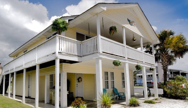 BeachHouse, Walk to Beach, Family-Friendly, Mins. to Attractions Golf Waterparks