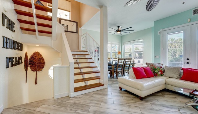 Beachview 4 bedroom Townhome! 30 second walk from the beach! Free parking!