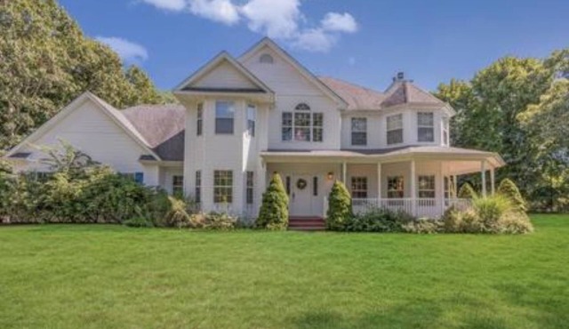 Beachy, Modern 5-Bedroom Rental w/Heated Pool,