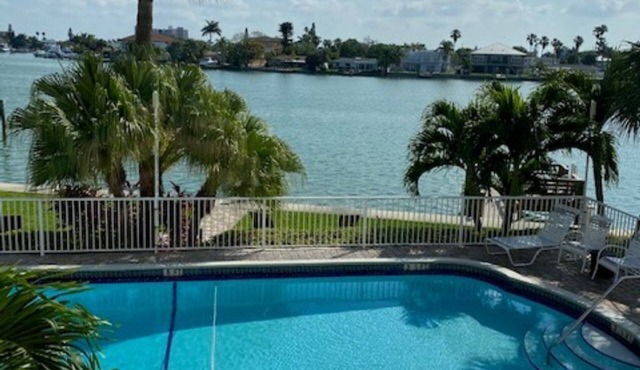 Beautiful 1 BR 1 Bath condo on intercoastal in Treasure Island