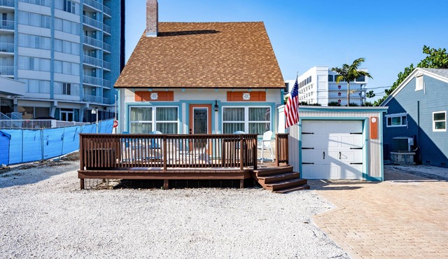 Beautiful 2-bedroom house in enchanting St. Pete Beach. Sleeps up to 8 people.