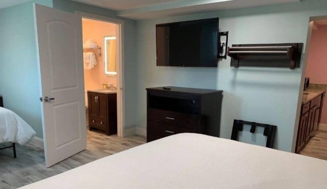 Beautiful Daytona Beach Double Suite!